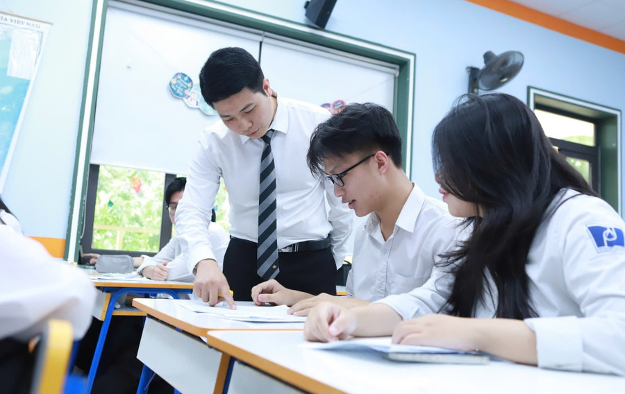 Thầy trò Trường THPT Phan Đình Phùng (Hà Nội). Ảnh minh họa: INT