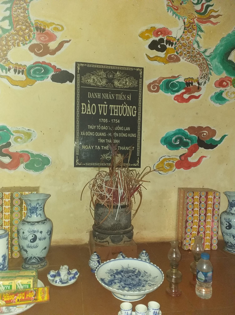 Bia thờ Tiến sĩ Đào Vũ Thường. Ảnh: Trần Siêu tu-nguoi-thay-que-mua-den-thanh-quan-tan-hien-3.jpg