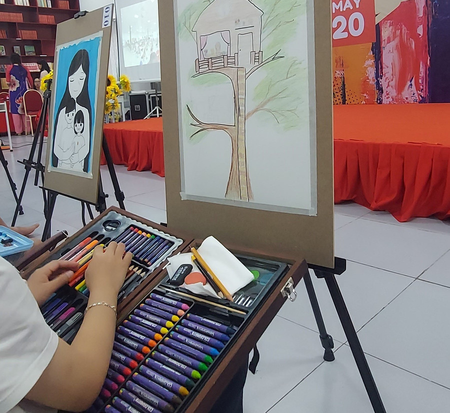 Thay vì cấm cản, cha mẹ nên ủng hộ đam mê với nghệ thuật của con. Ảnh minh họa: Bình Thanh. lang-nghe-dam-me-cua-tre5.jpg