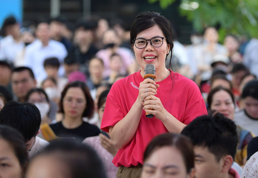 Phụ huynh đặt câu hỏi với chuyên gia tại Ngày hội lựa chọn nguyện vọng năm 2025. Ảnh: Nam Trần bao-dam-cong-bang-2.jpg
