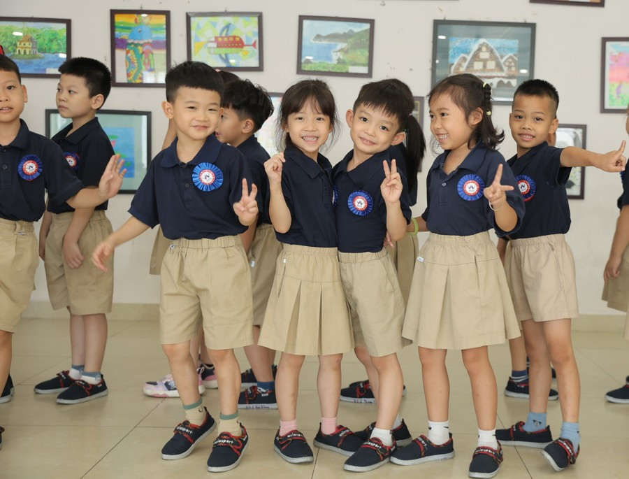 Học sinh lớp 1 Trường Quốc tế Nhật Bản (Hà Nội). Ảnh: NTCC ho-tro-hoc-phi-cho-hoc-sinh-ngoai-cong-lap-2.jpg