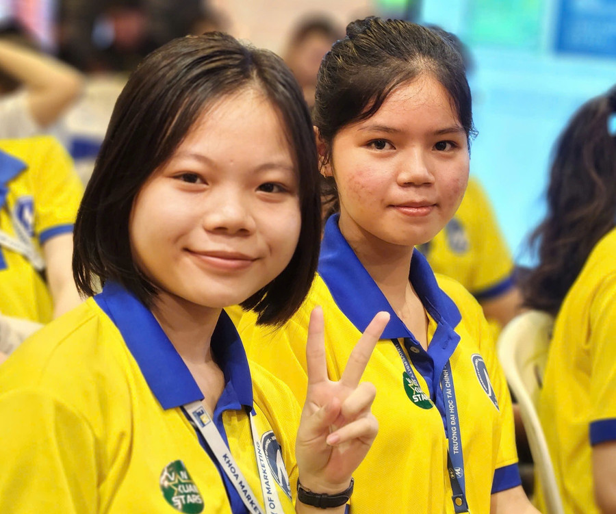 Sinh viên Trường Đại học Tài chính - Marketing tham gia trải nghiệm tại Diễn đàn Hướng nghiệp ngành Quảng cáo sáng tạo Việt Nam. Ảnh: Lâm Ngọc nghe-quang-cao-sang-tao-2.jpg