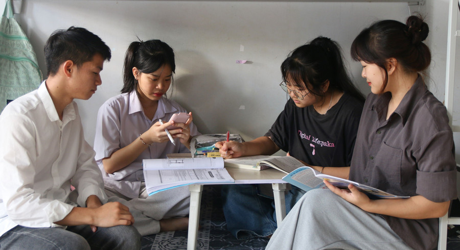 Học sinh lớp 12, Trường Phổ thông Dân tộc nội trú THPT huyện Nậm Nhùn ôn thi tốt nghiệp. si-tu-vung-cao-ren-tam-ly-truoc-ky-thi-2.jpg