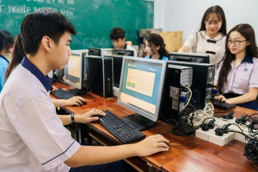 Ảnh minh họa INT. dang-ky-du-thi-tot-nghiep-thpt-truc-tuyen3.jpg
