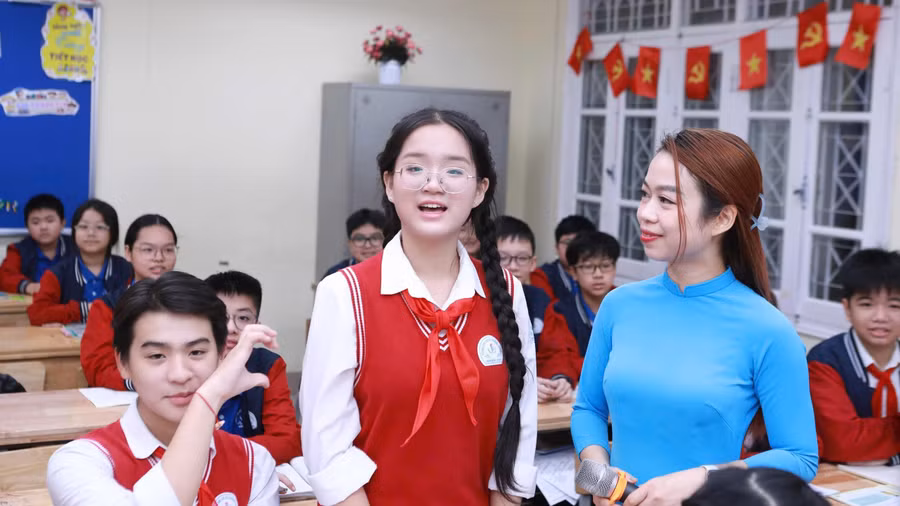 Cô trò Trường THCS Chương Dương (phường Hồng Hà, Hà Nội) trong giờ học trên lớp. Ảnh: ĐT