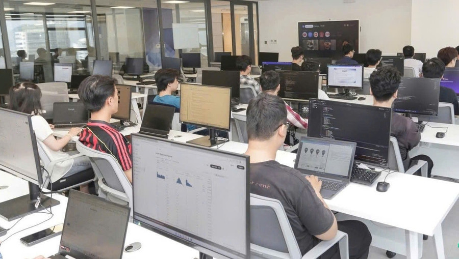 Sinh viên Trường Công nghệ Kỹ thuật (Đại học Duy Tân) trong giờ học thực hành An ninh mạng. Ảnh: NTCC