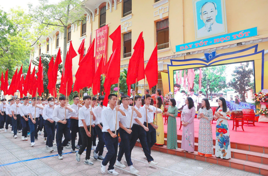 Học sinh Trường THPT Phan Đình Phùng (Hà Nội) trong ngày khai giảng năm học 2023 - 2024. Ảnh: NTCC