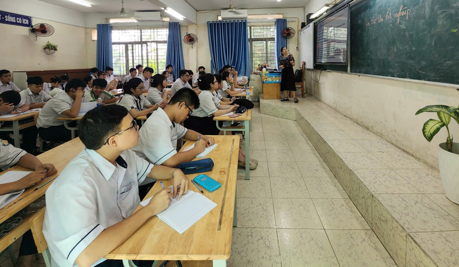 Trường THPT Bình Tân (phường Bình Tân) tổ chức ôn thi tốt nghiệp năm 2025 cho học sinh lớp 12. Ảnh: HN 