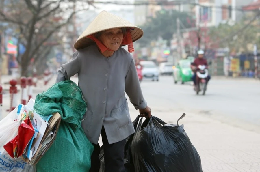 Thị trường lao động dành riêng cho người cao tuổi chưa hình thành vì vậy việc họ tìm được công việc phù hợp là không dễ dàng. Ảnh minh họa