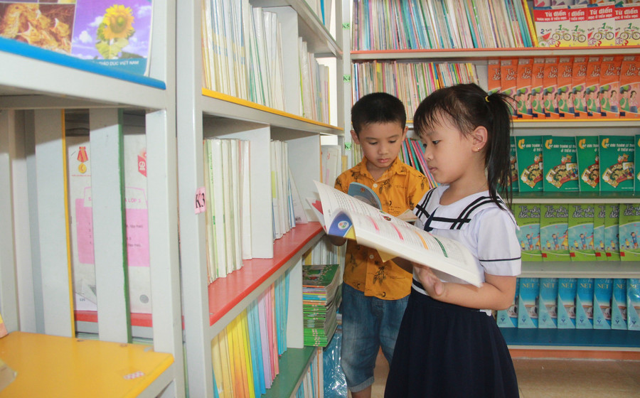 Tiết học thư viện của học sinh Trường Tiểu học Thạch Đài (phường Hà Huy Tập, Hà Tĩnh). Ảnh: Hồ Phương