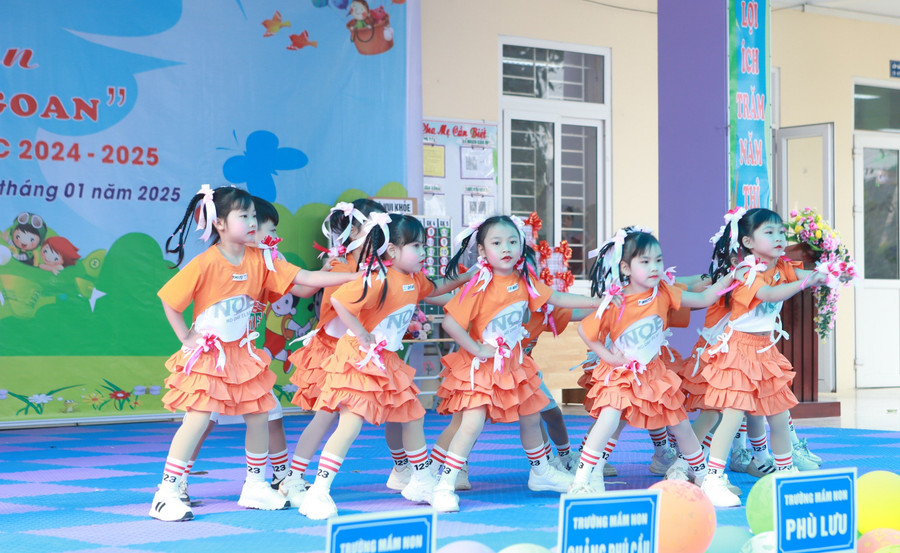 Niños de preescolar en Hanói participan en el concurso ro-lo-trinh-va-chien-luoc-1.jpg