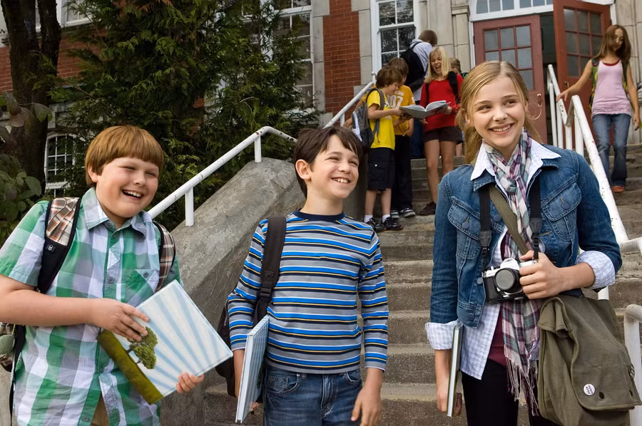 Nhiều cha mẹ lo lắng về thành tích học tập và sức khỏe tinh thần của con khi bước vào năm học mới. Ảnh: INT.