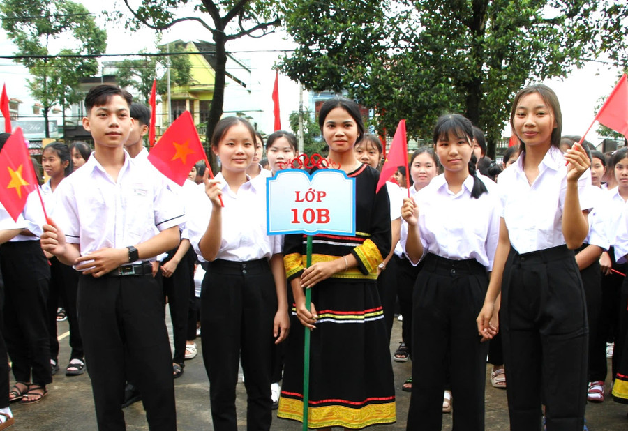 Học sinh Trường Phổ thông DTNT tỉnh Gia Lai hân hoan trong ngày khai giảng. Ảnh: Dung Nguyễn