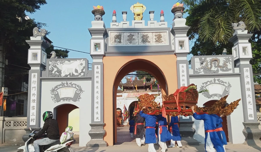 Đình Ba Thôn xã Liên Bạt – nơi lưu giữ nhiều dấu ấn các nhà khoa bảng.