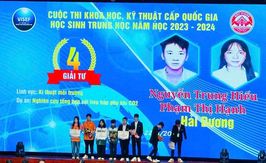 Nguyễn Trung Hiếu và Phạm Mỹ Hạnh giành giải Tư cuộc thi Khoa học kỹ thuật cấp quốc gia do Bộ GD&ĐT tổ chức năm 2023 - 2024.