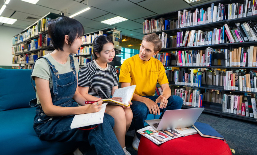 Sinh viên Trường Đại học RMIT Việt Nam. Ảnh: NTCC