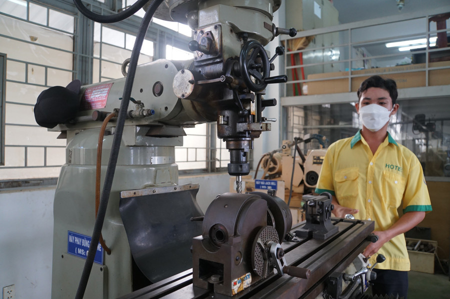 Học viên Trung tâm Giáo dục nghề nghiệp - Giáo dục thường xuyên Nhà Bè. Ảnh: Lê Nam tinh-gon-hieu-qua-hon-1.jpg
