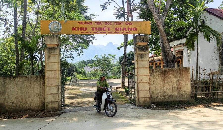 Trường Tiểu học Thiết Ống (Bá Thước, Thanh Hóa). trong-tranh-con-chu-ben-dong-song-ma-1.jpg