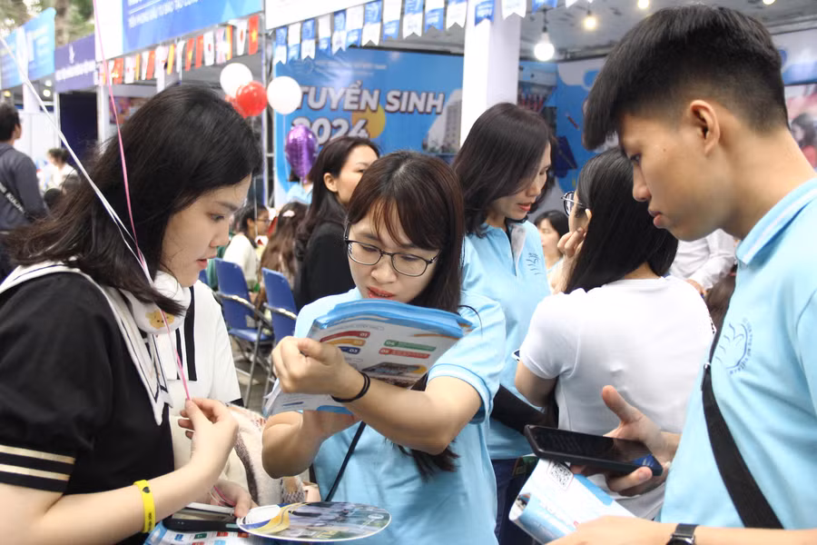 tranh mat co hoi vao dai hoc (2).JPG