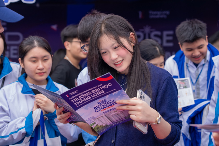 Học sinh tìm hiểu các ngành, chương trình đào tạo của Trường Đại học Thăng Long năm 2026. Ảnh: NTCC