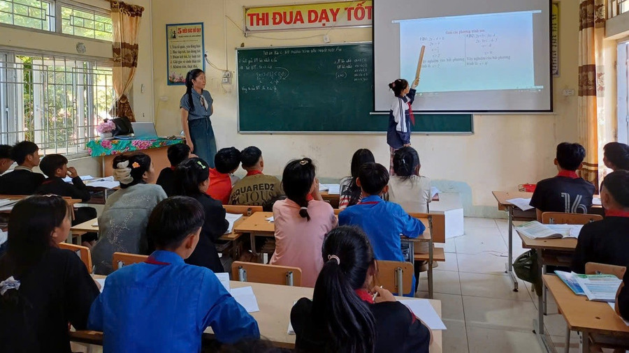 Giờ học tại Trường Phổ thông dân tộc bán trú THCS Khoen On.