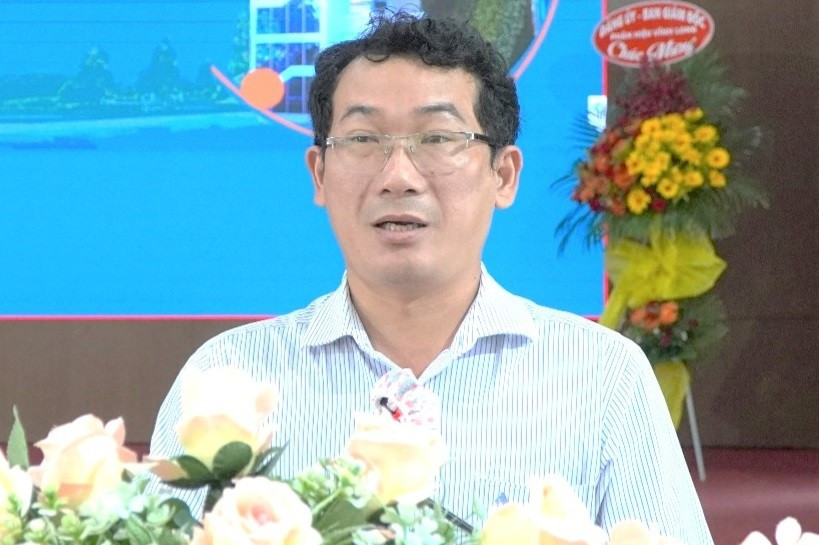 Ông Trịnh Văn Ngoãn. truong-hoc-2-trong-1-2.jpg