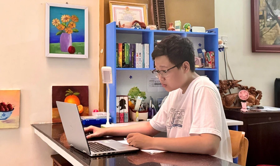Nguyễn Lê Trân luôn xem toán học là một thế giới vừa thách thức vừa đầy mê hoặc.