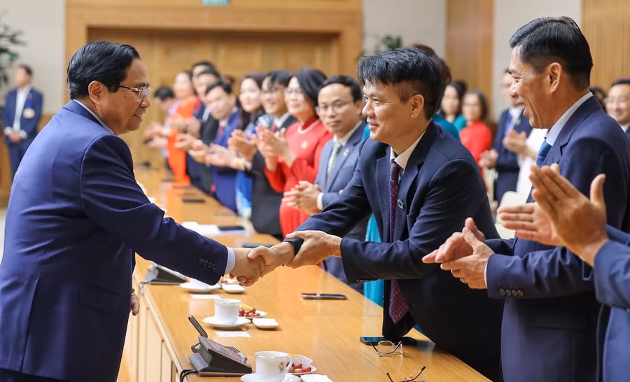 Thủ tướng gửi lời tri ân sâu sắc nhất tới toàn thể các thế hệ nhà giáo, các thầy, các cô trên khắp mọi miền Tổ quốc. Ảnh: Nhật Bắc