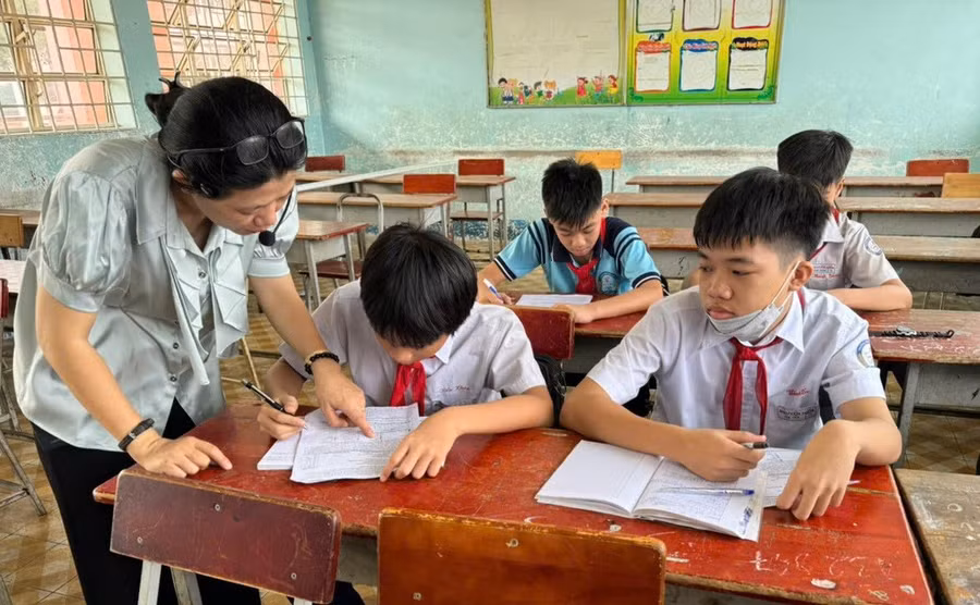 Trường THCS Nguyễn Hiền (TPHCM) bồi dưỡng miễn phí cho học sinh trong dịp hè. Ảnh: Hồ Phúc