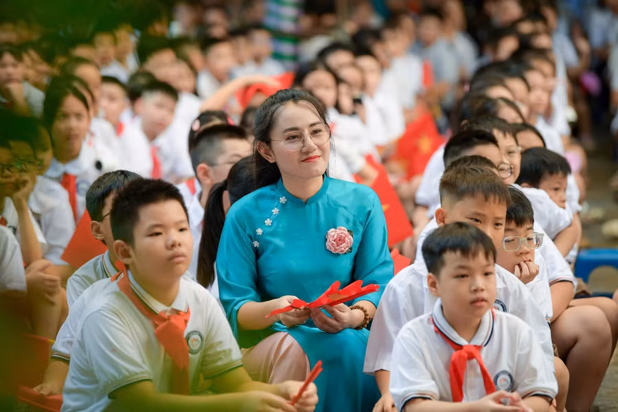 Cô trò Trường Tiểu học Chu Văn An (Hà Nội) trong lễ khai giảng năm học 2025 - 2026. Ảnh minh họa: INT
