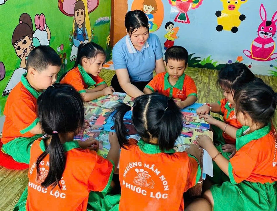 Cô trò Trường Mầm non Phước Lộc. Ảnh: Dung Nguyễn am-long-doi-ngu-nha-giao-2.jpg