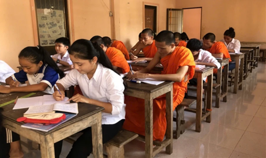 Lớp học chữ Khmer dịp hè tại chùa của đồng bào dân tộc Khmer huyện Châu Thành (Trà Vinh). Ảnh: CTV