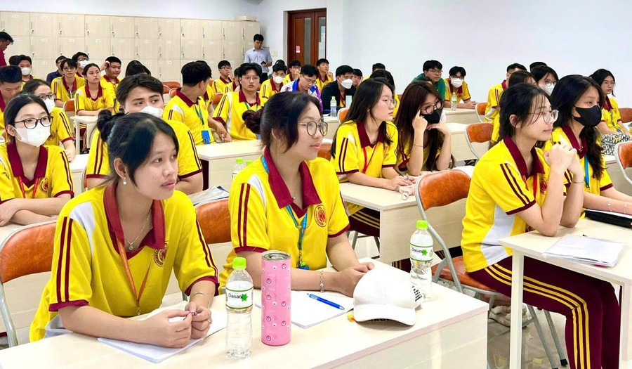 Tiết học của học sinh Trường Tiểu học - THCS - THPT Nam Việt. Ảnh: N.L