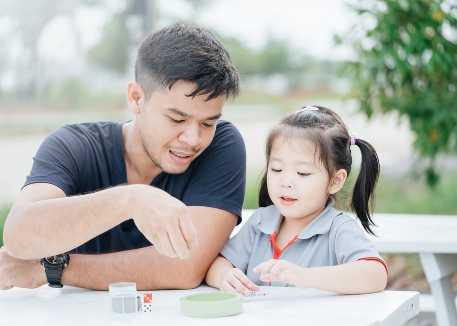 Gia đình cần là nơi trẻ cảm thấy an toàn để chia sẻ mọi vấn đề. Ảnh minh họa. ky-luat-khong-hinh-phat-voi-tre-1.jpg