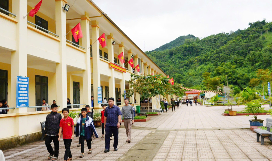 Trường Phổ thông DTBT THCS Yên Tĩnh (Yên Na, Nghệ An) lần đầu tiên có học sinh giỏi tỉnh. Ảnh: Hồ Lài