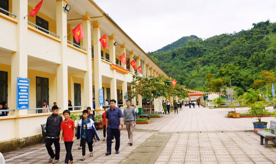 Trường Phổ thông DTBT THCS Yên Tĩnh (Yên Na, Nghệ An) lần đầu tiên có học sinh giỏi tỉnh. Ảnh: Hồ Lài