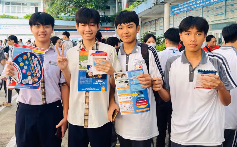 Học sinh lớp 9 Trường THCS Huỳnh Tấn Phát (Tân Thuận, TPHCM). Ảnh: Hồ Phúc