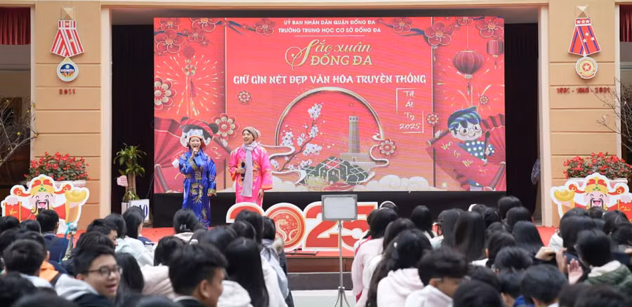 Một hoạt động giáo dục truyền thống dịp Tết Nguyên đán tại Trường THCS Đống Đa (Kim Liên, Hà Nội). Ảnh: NTCC