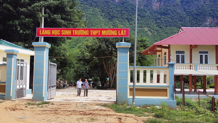 Làng học sinh Mường Lát - nơi có 30 căn nhà sàn cho học sinh ở miễn phí để ôn thi. Ảnh: Thế Lượng no-luc-het-minh-cho-ky-thi-tot-nghiep2.jpg