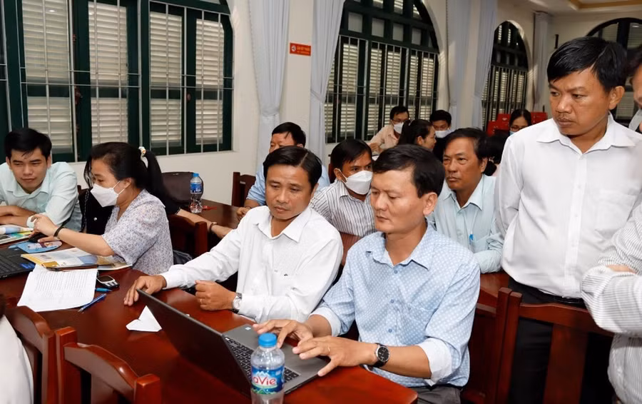 Bồi dưỡng giáo viên dạy học các môn học tích hợp tại Tiền Giang. Ảnh Quốc Ngữ. 