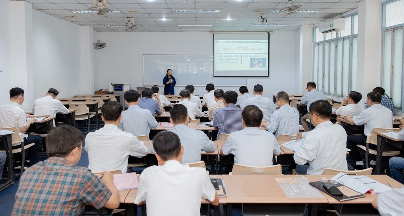 Một lớp đào tạo CEO của Đại học Kinh tế TPHCM. Ảnh: UEH dao-tao-ceo-the-he-moi-2.jpg
