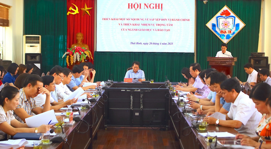 Ngày 20/4, Sở GD&ĐT Thái Bình tiến hành hội nghị để lắng nghe, trao đổi và giải đáp băn khoăn về sáp nhập đơn vị hành chính. Ảnh: Đinh Chiến vung-tam-ly-truoc-mua-thi-2.jpg