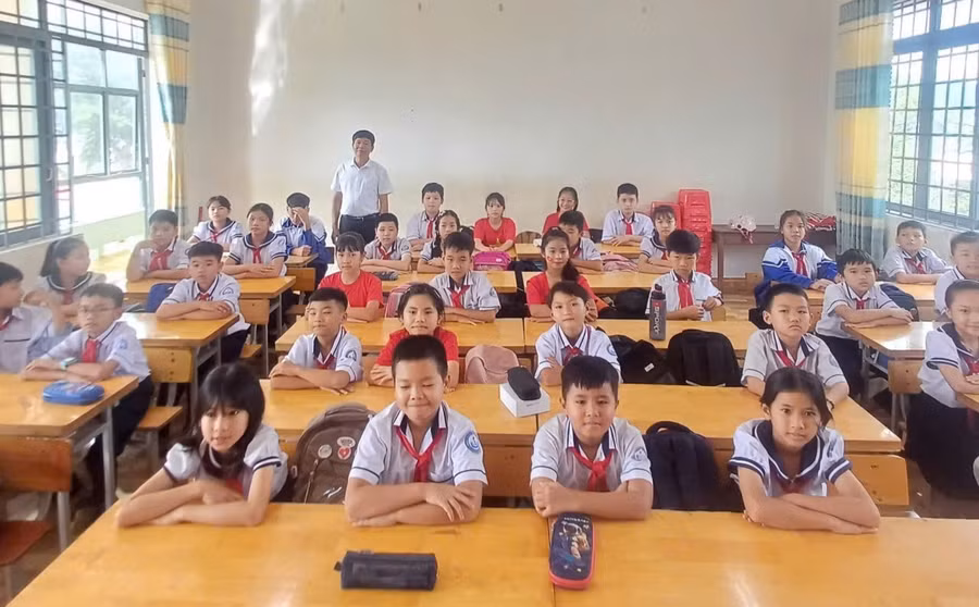 Giờ học tại Trường Tiểu học Trần Hưng Đạo (Eakar, Đắk Lắk). Ảnh: NTCC