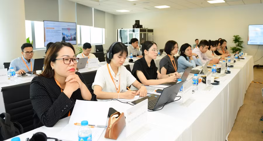 Các học viên tham gia khóa đào tạo nhân lực Trung tâm Tài chính quốc tế tại Trường Đại học Việt Đức. Ảnh: VGU