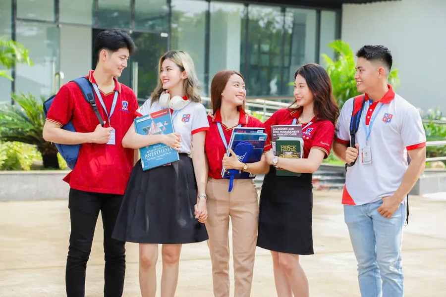 Sinh viên Trường Đại học Nguyễn Tất Thành. Ảnh: NTCC