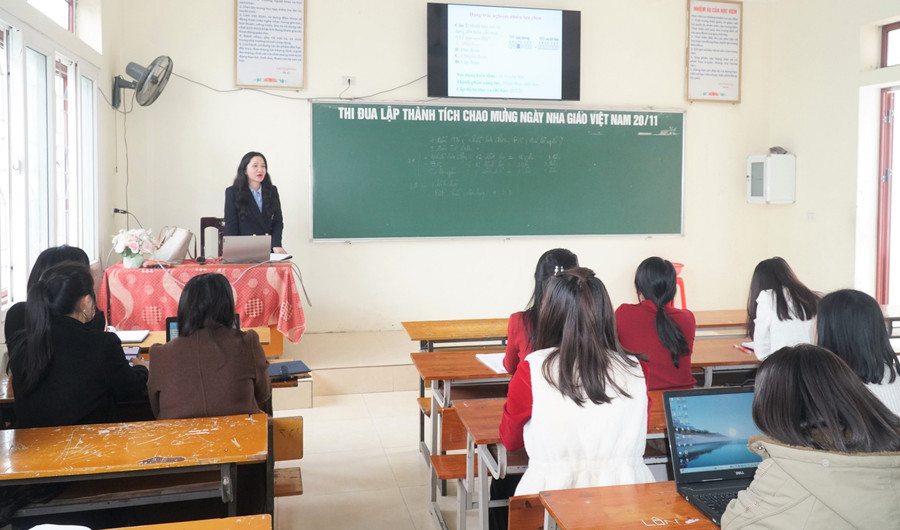 Nghệ An tổ chức tập huấn ra đề kiểm tra đánh giá theo cấu trúc đề thi tốt nghiệp THPT năm 2025 cho giáo viên. kinh-nghiem-day-va-hoc-tu-ky-thi-tot-nghiep-thpt-1.jpg
