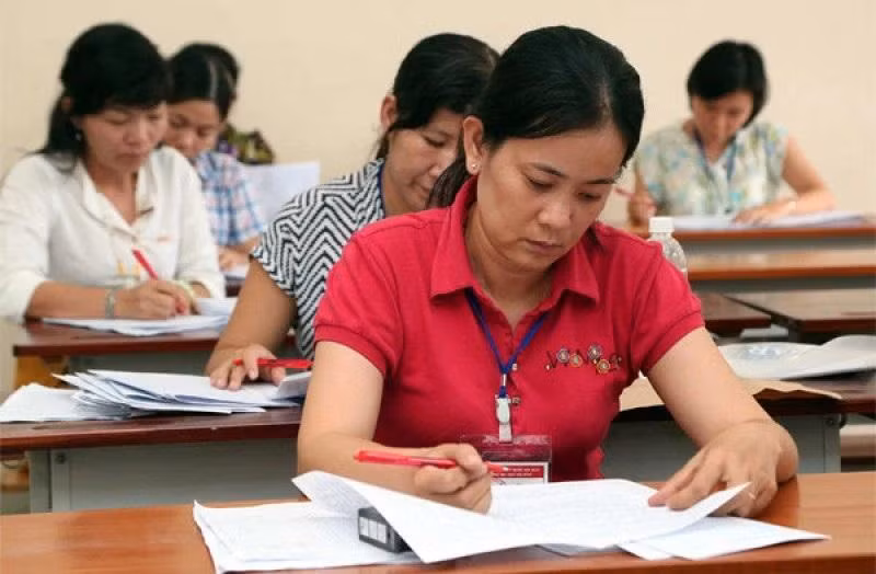 cham thi tot nghiep thpt mon tu luan3.jpg