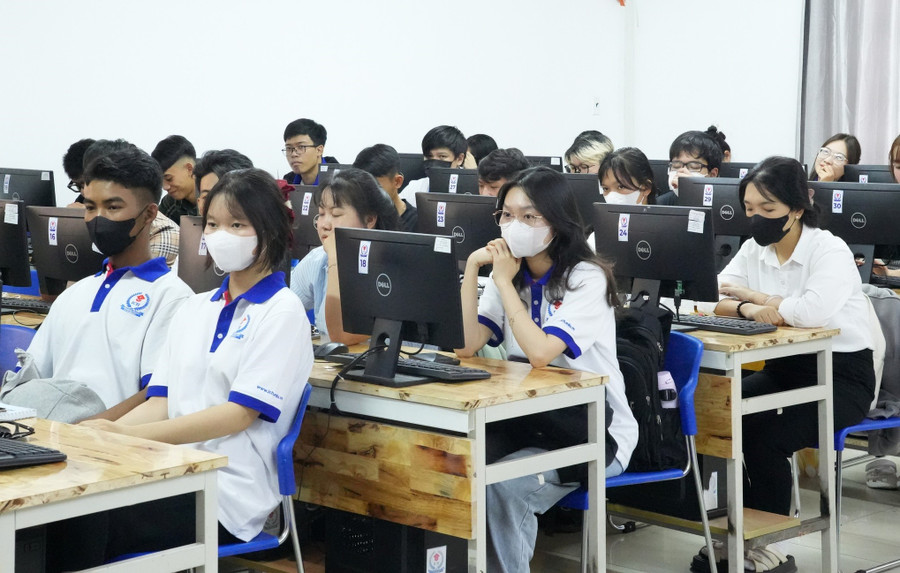 Sinh viên Trường Cao đẳng Quốc tế TPHCM tham gia hội thảo trực tuyến với Đại học Đại Diệp (Đài Loan) về ngành bán dẫn, ngày 24/7. cuoc-dua-nhan-luc-nganh-cong-nghe-cao-1.jpg