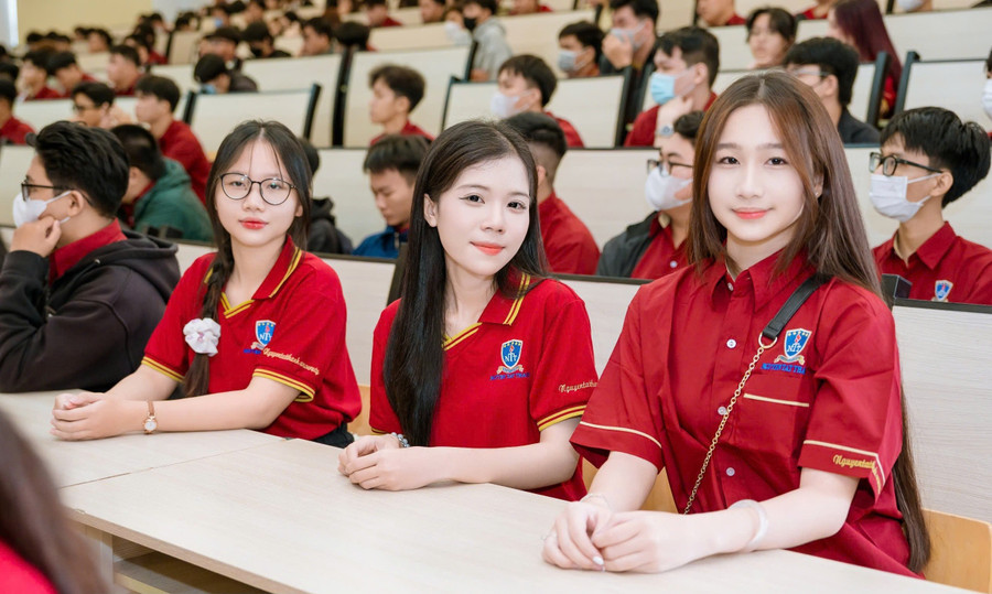 Sinh viên Trường Đại học Nguyễn Tất Thành (TPHCM). Ảnh: NTCC