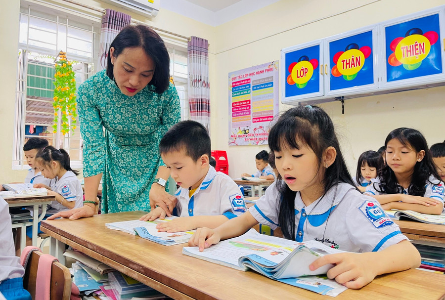 Giáo viên Trường Tiểu học Nam Hà (Thành Sen, Hà Tĩnh).